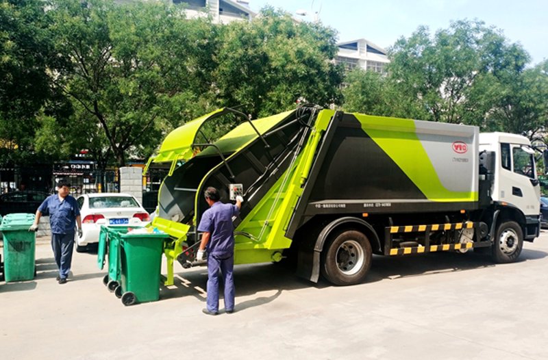洒水车在城市清洁工作中扮演着重要角色，但你了解它的奥秘吗？今天我们就通过访谈的形式揭开洒水车背后的神秘面纱。
